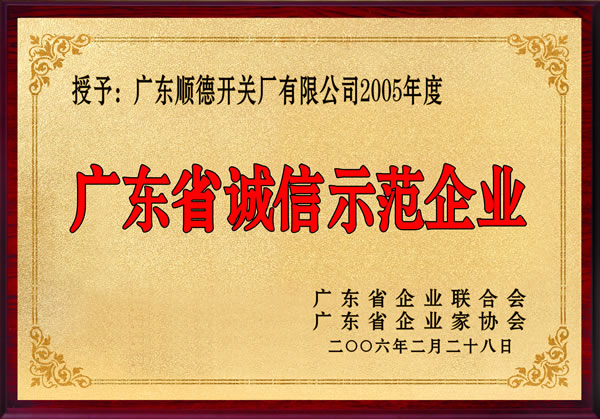 AG亚娱集团官方-两辆满载石子农用车追尾 兴安消防紧急救驾驶员(图2) ag亚娱官网