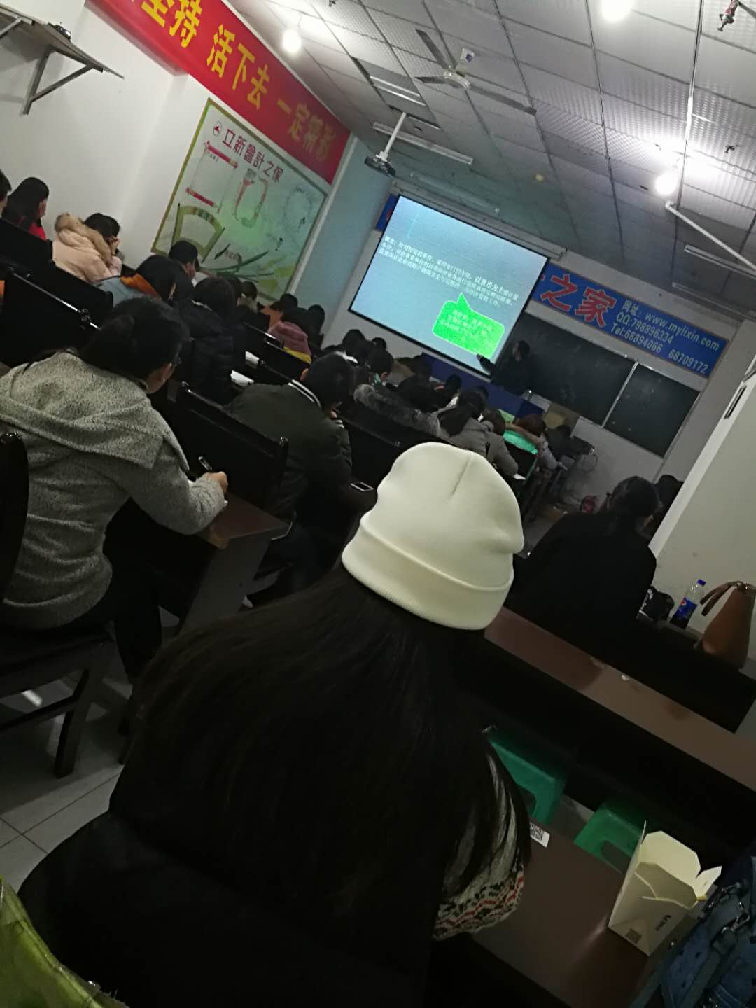 ag亚娱官网:
央媒打call!绿厂超级闪充成中国速度代表 给5分钟更多可能(图4) AG亚娱集团