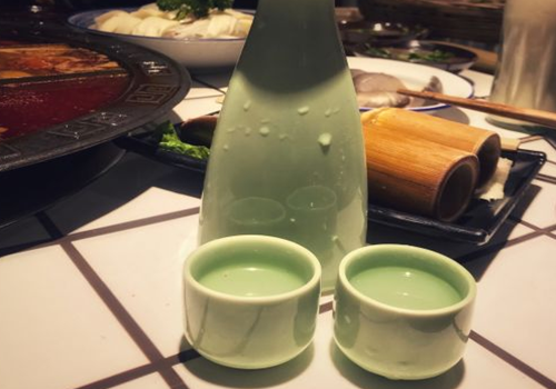 AG亚娱集团官方-郴州:宾馆疏散楼梯堆满杂物 安仁消防责令移除(图2) AG亚娱集团官方