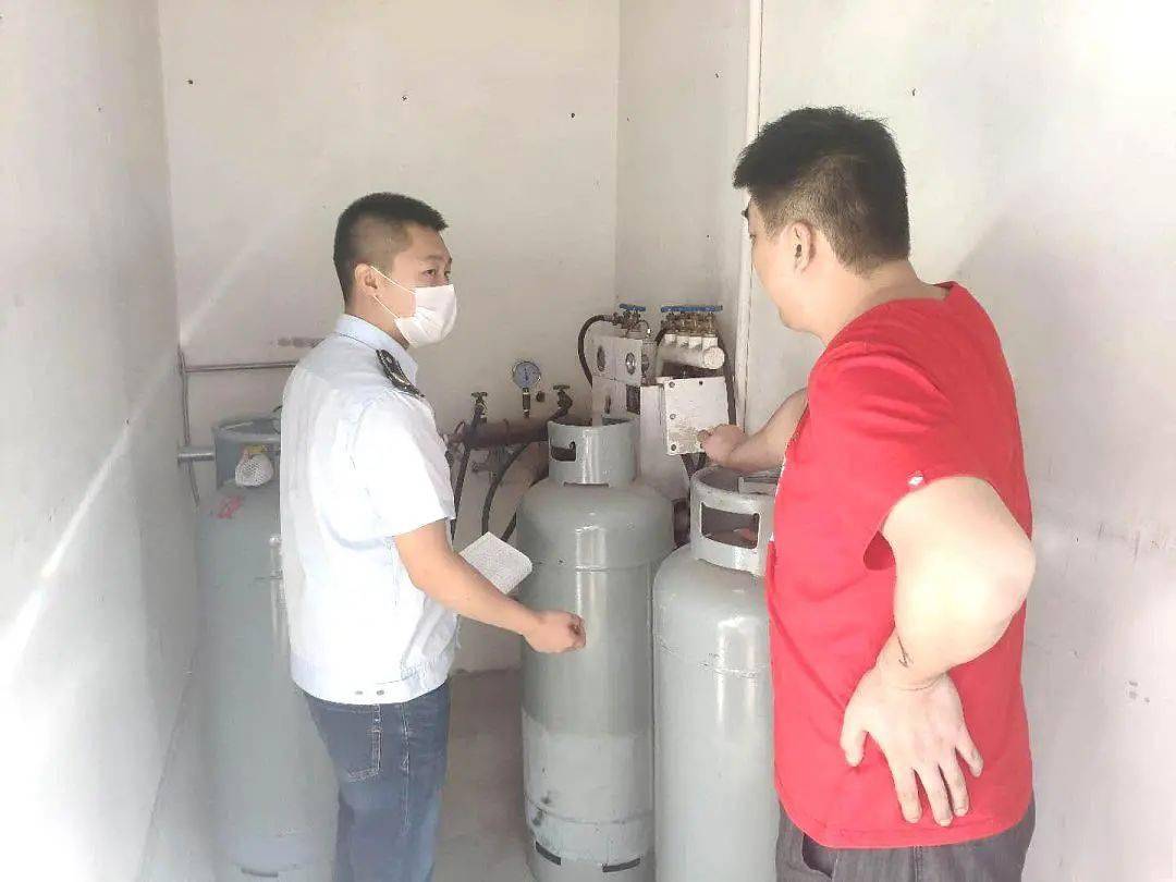 “ag亚娱官网”新媒体产业基地开展瓶装液化石油气专项检查(图3)