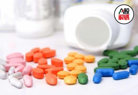 【ag亚娱官网】车内人员被困积水涵洞 镇江消防官兵涉水救援(图2) AG亚娱集团