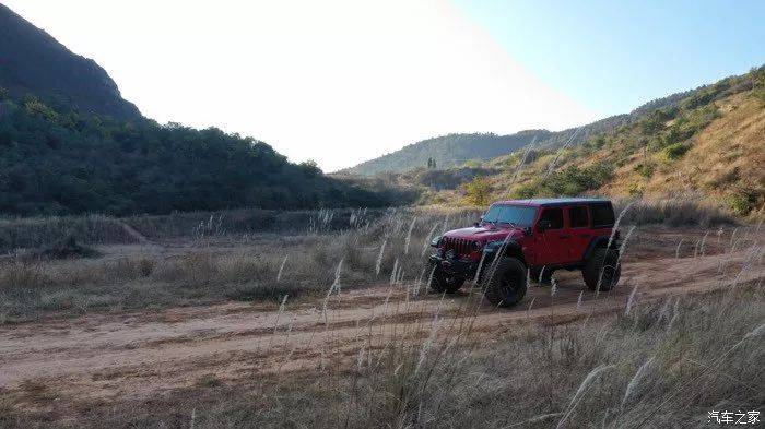 ag亚娱官网：
牧马人越野的篇章 从未被翻阅 也从未随波逐流 (图27)