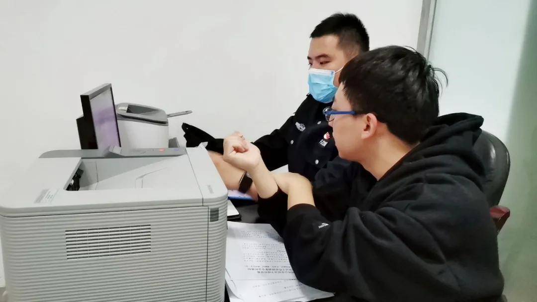 
宣传也是战斗力——公司新媒体团队为沧州公安收支境助力_AG亚娱集团官方(图8)